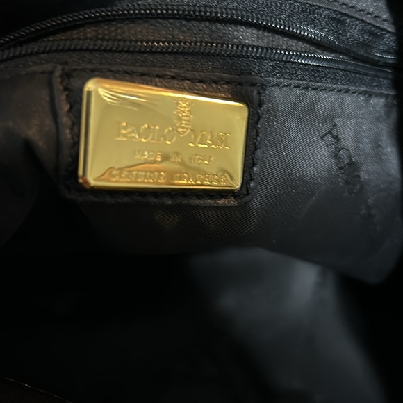 Really mink blk handbag made in Italy 🇮🇹 beautiful gold chain blk leather - Picture 4 of 5